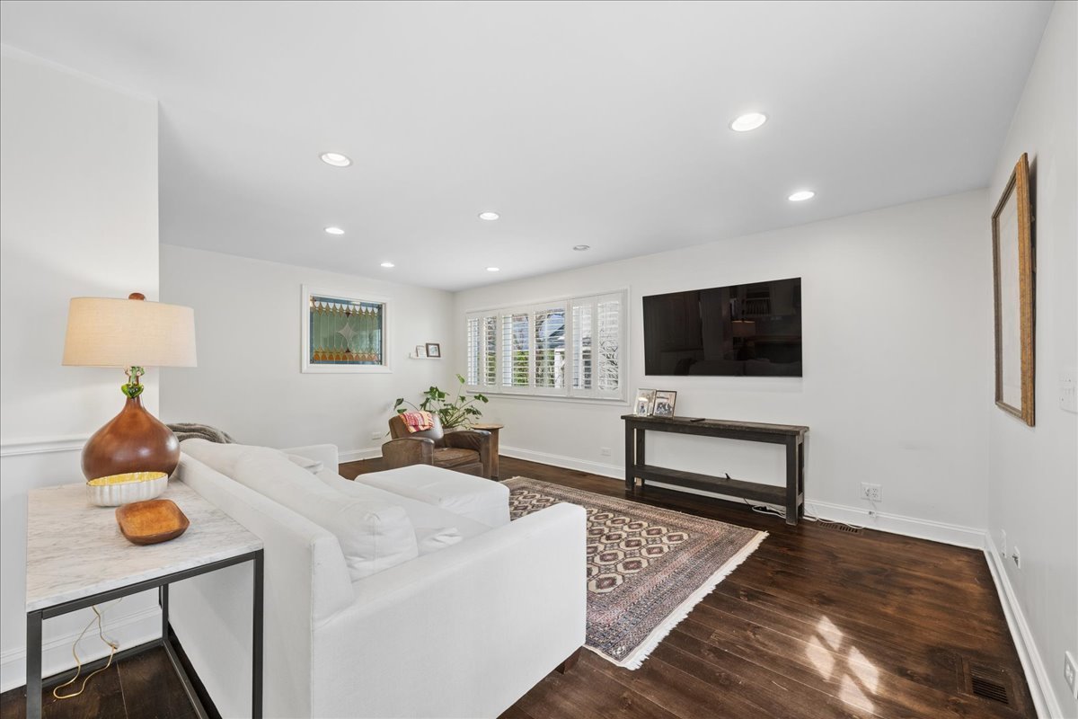 1831 Beverly Place, Highland Park, IL 60035