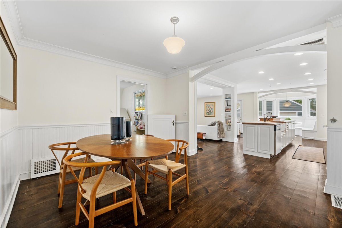 1831 Beverly Place, Highland Park, IL 60035