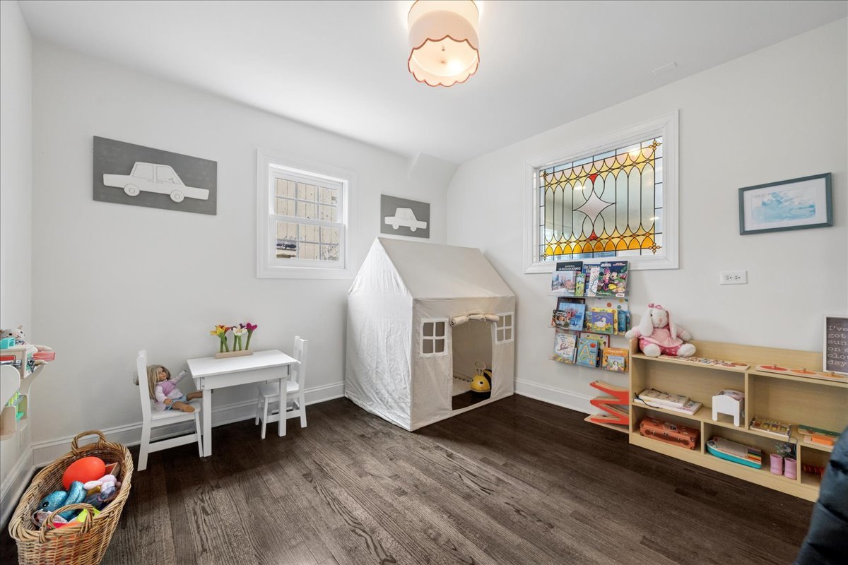 1831 Beverly Place, Highland Park, IL 60035