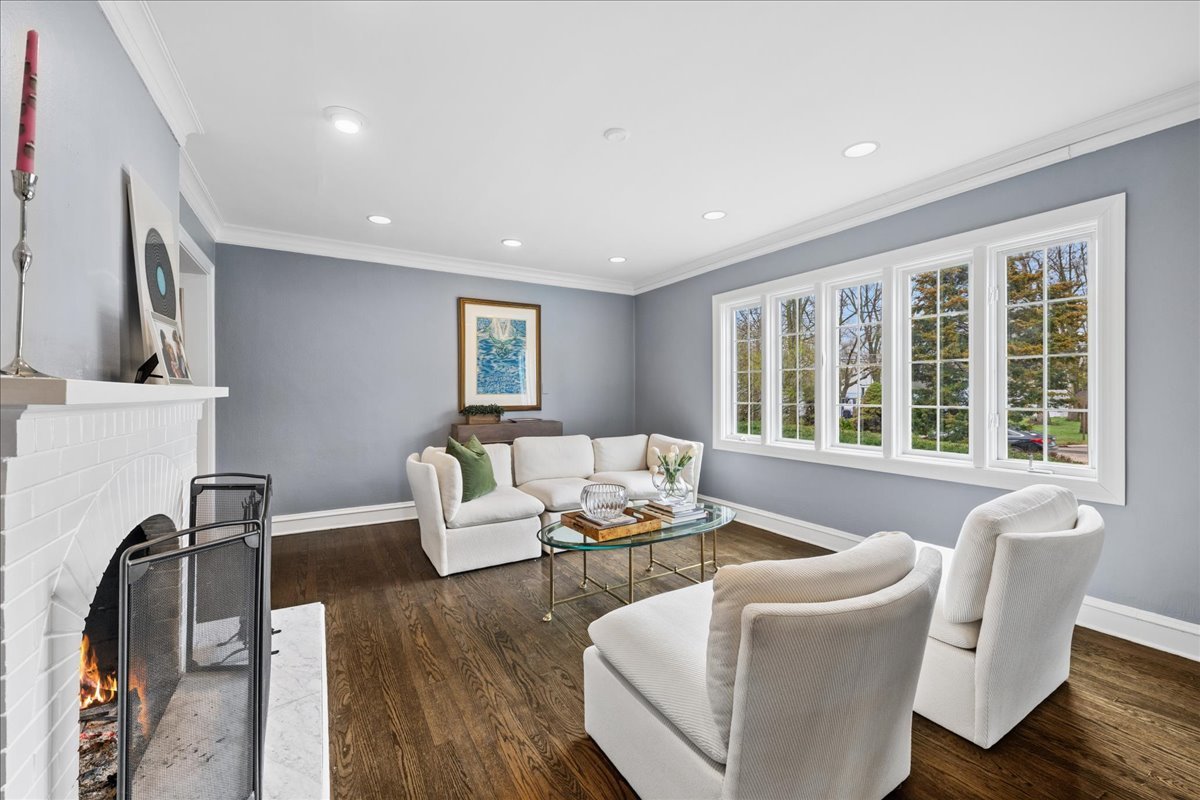 1831 Beverly Place, Highland Park, IL 60035