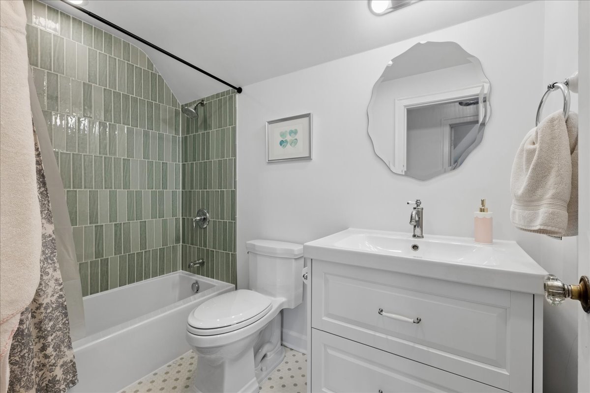 1831 Beverly Place, Highland Park, IL 60035