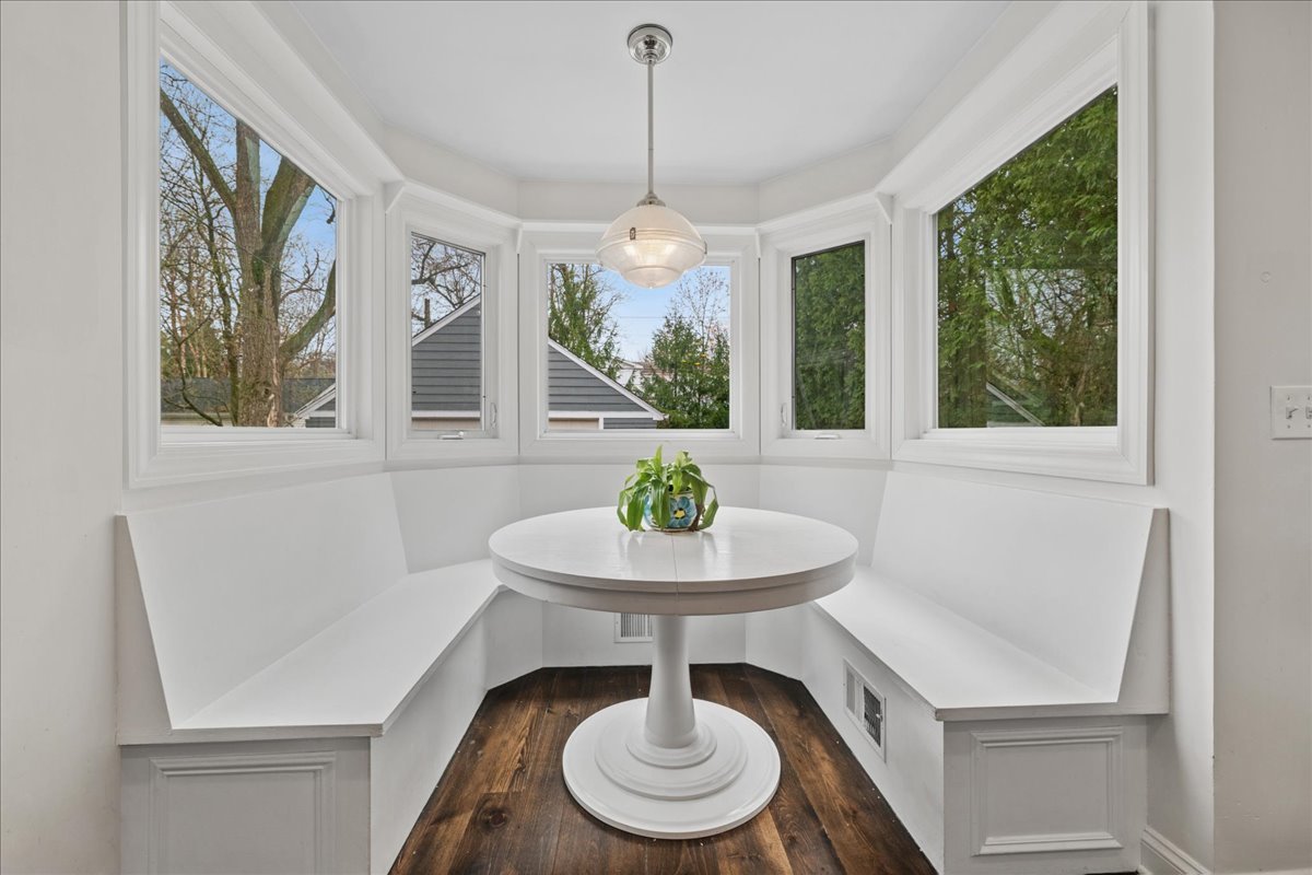 1831 Beverly Place, Highland Park, IL 60035