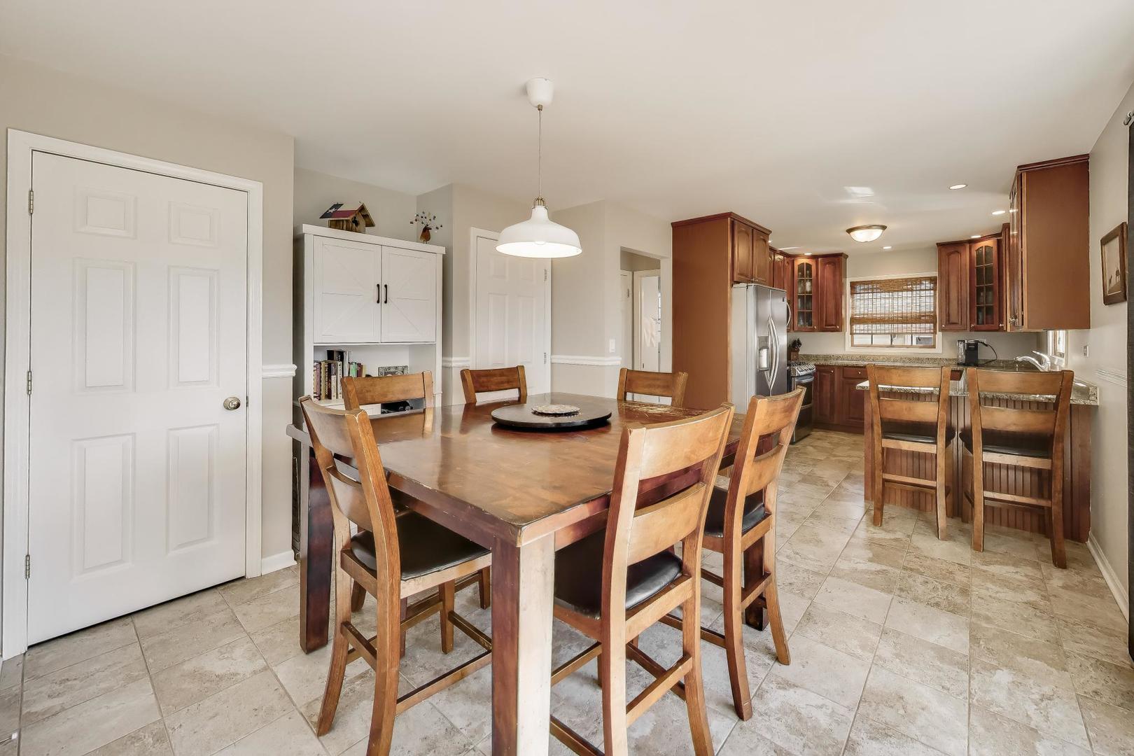 798 S Linden Avenue, Elmhurst, IL 60126