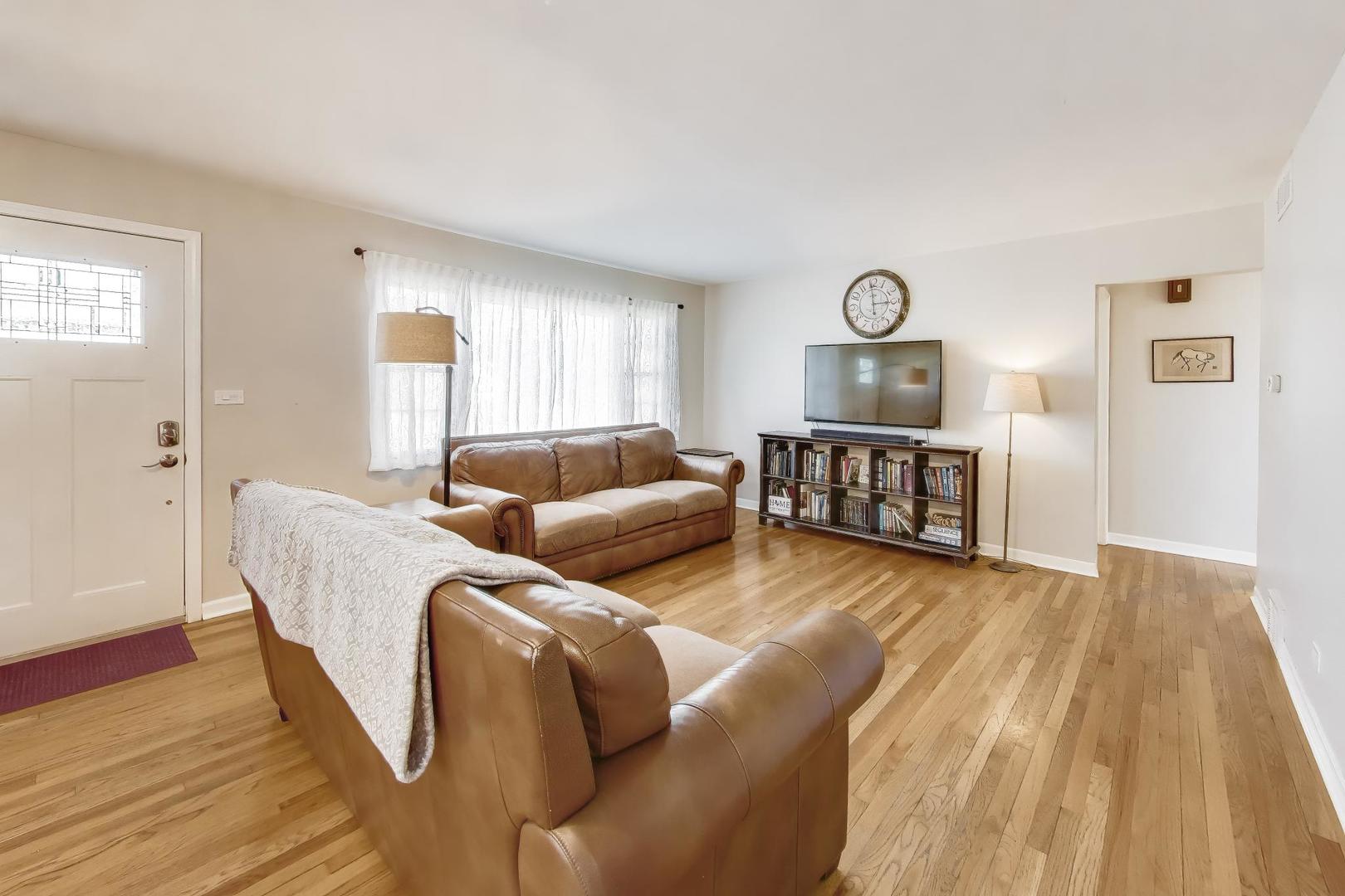 798 S Linden Avenue, Elmhurst, IL 60126