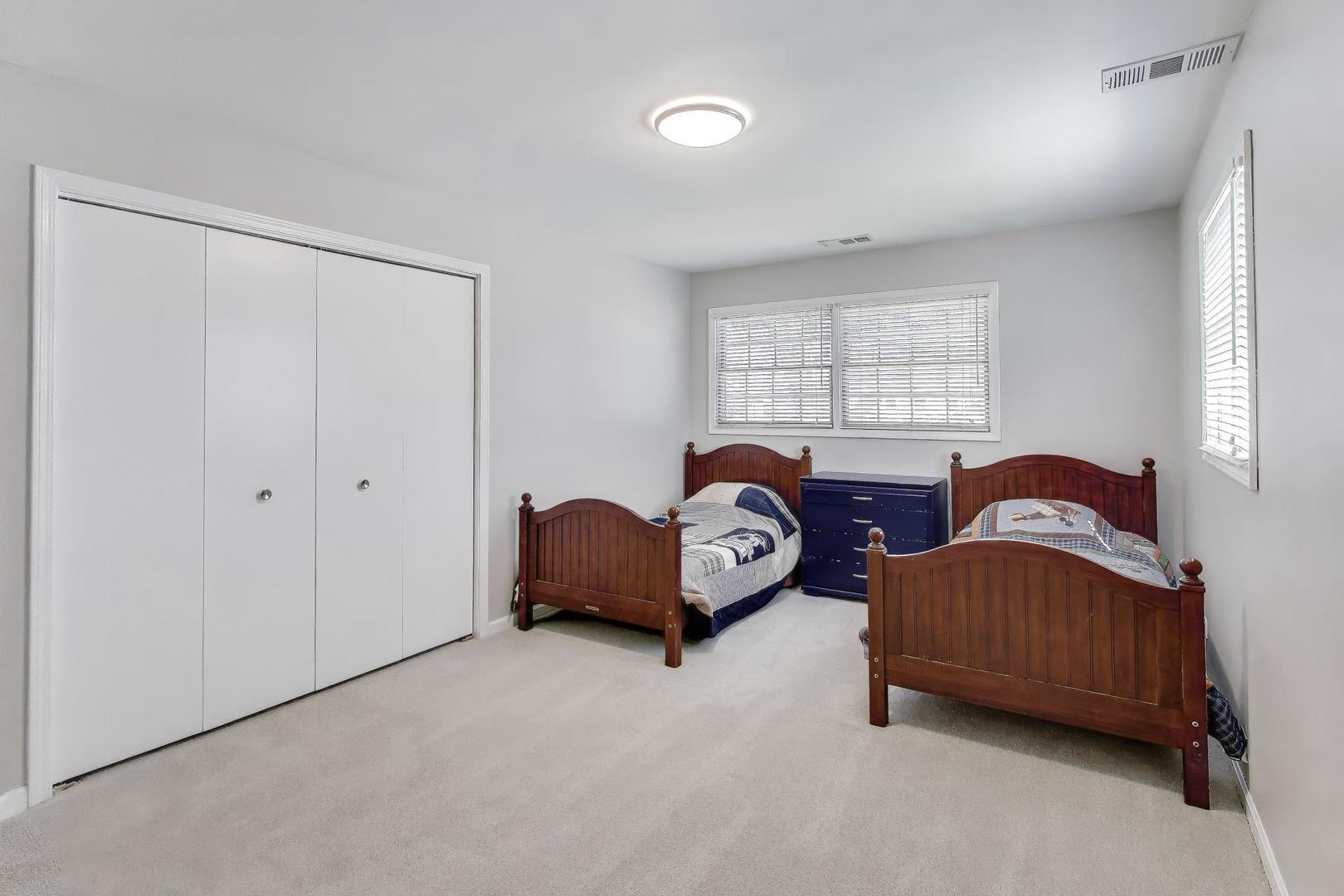 798 S Linden Avenue, Elmhurst, IL 60126