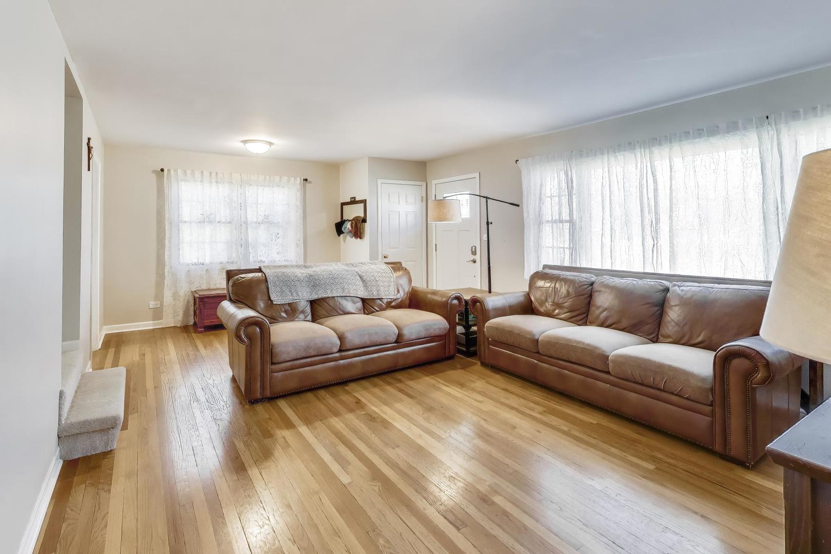 798 S Linden Avenue, Elmhurst, IL 60126