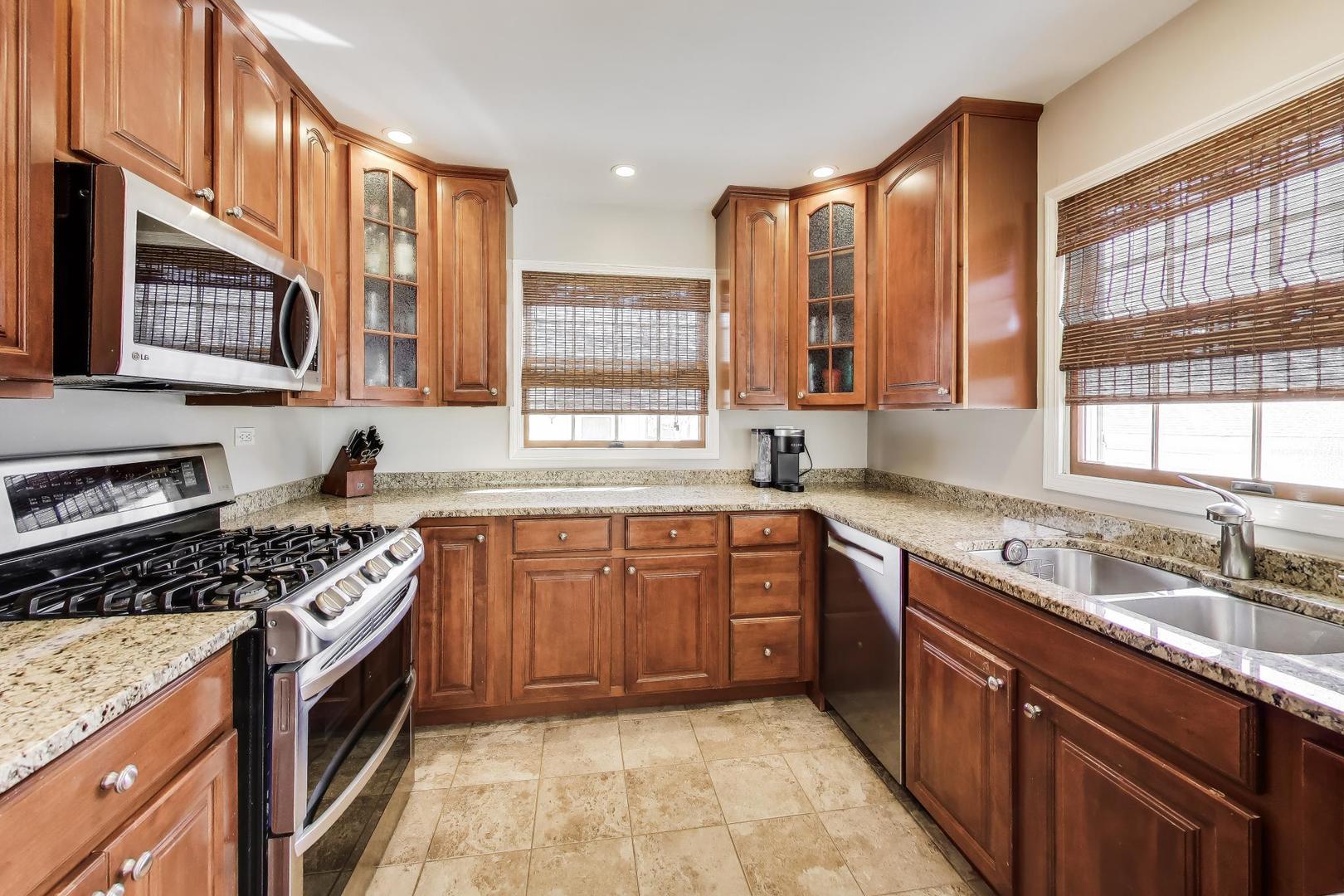 798 S Linden Avenue, Elmhurst, IL 60126