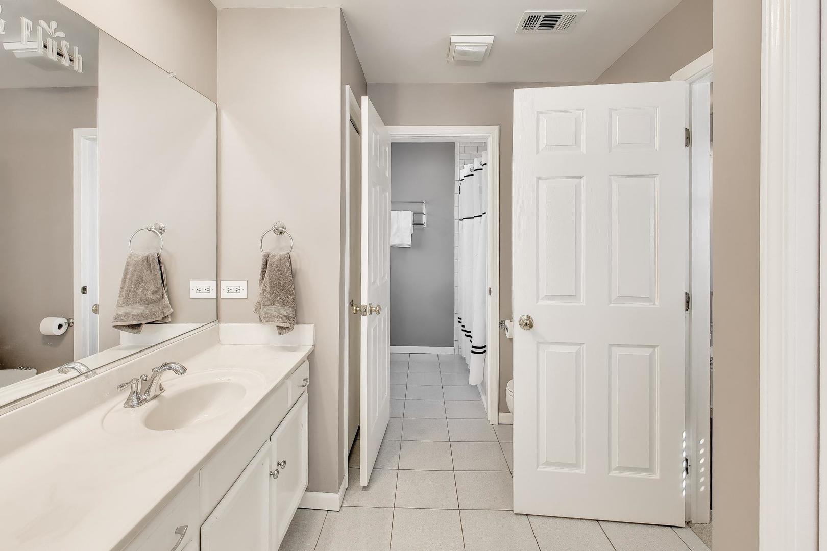 798 S Linden Avenue, Elmhurst, IL 60126