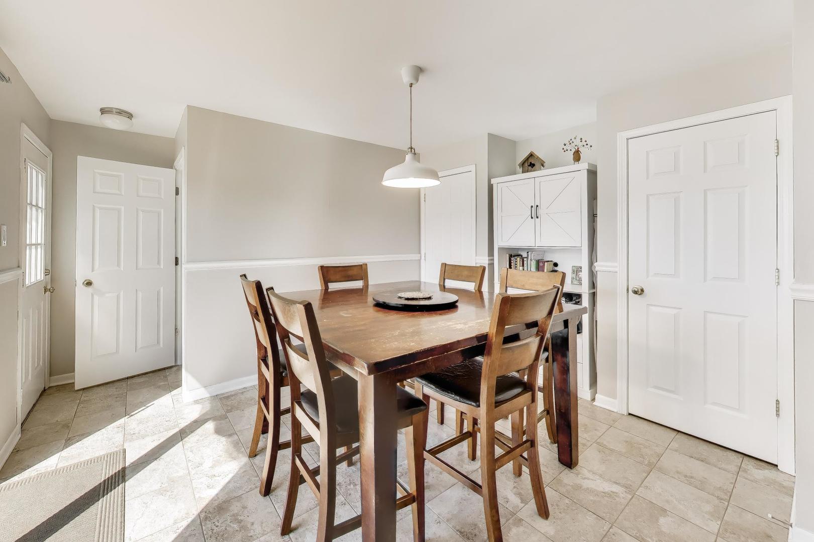 798 S Linden Avenue, Elmhurst, IL 60126