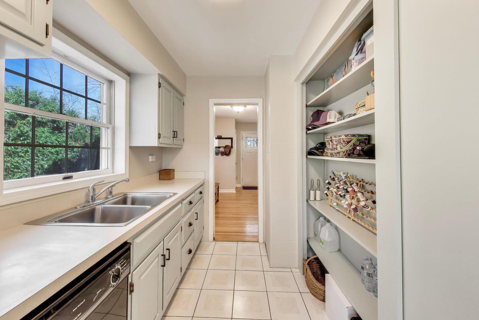 798 S Linden Avenue, Elmhurst, IL 60126