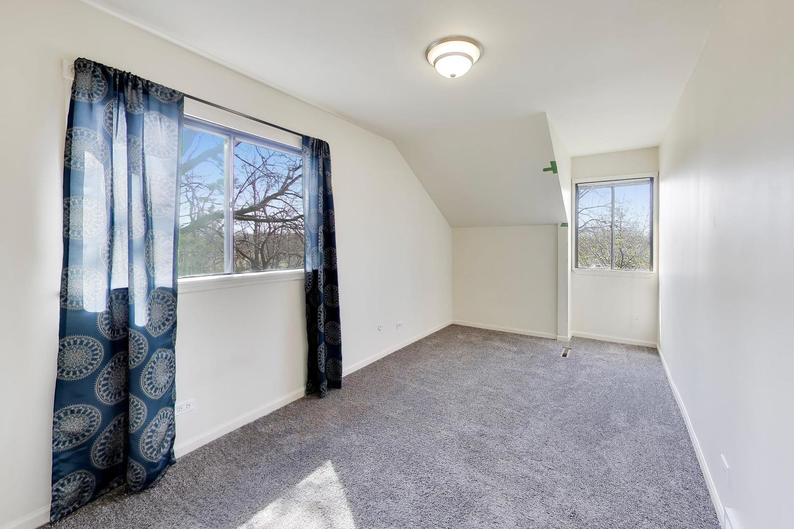 828 Village Quarter Road #A, West Dundee, IL 60118