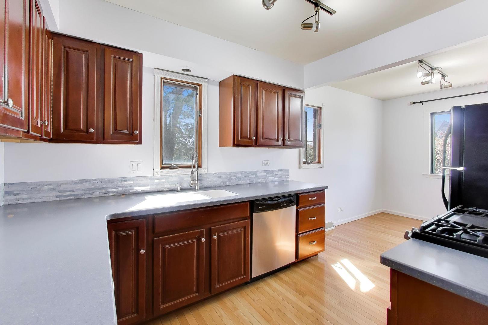 828 Village Quarter Road #A, West Dundee, IL 60118