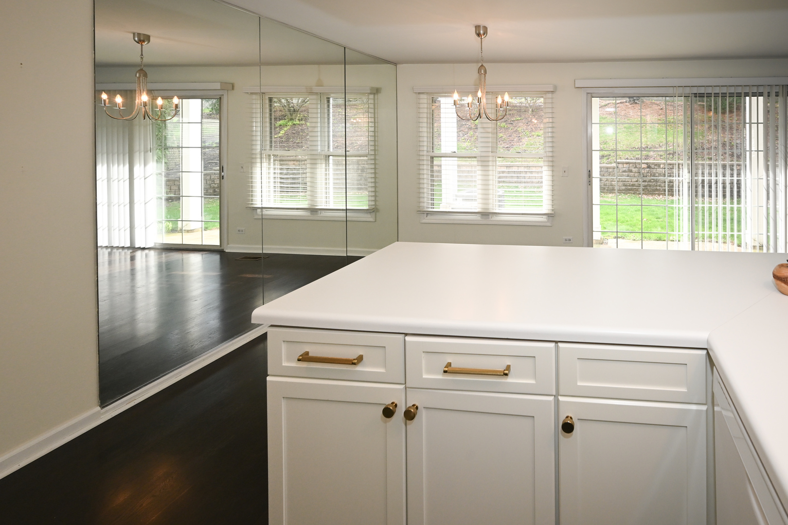 274 Greensboro Court #5, Elk Grove Village, IL 60007