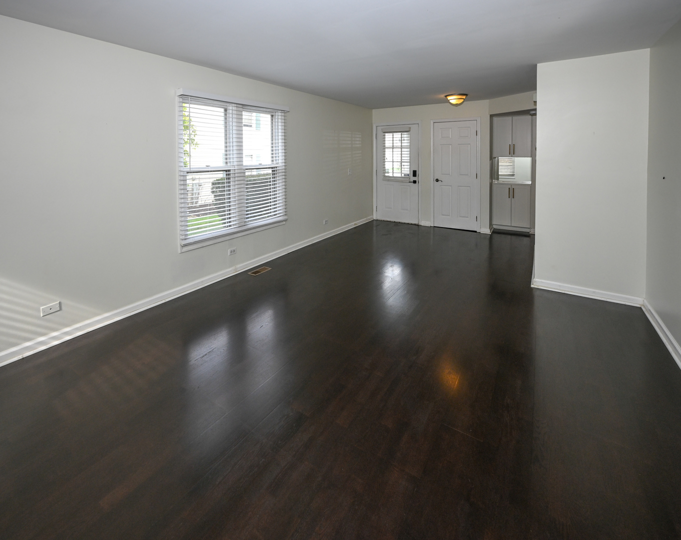 274 Greensboro Court #5, Elk Grove Village, IL 60007