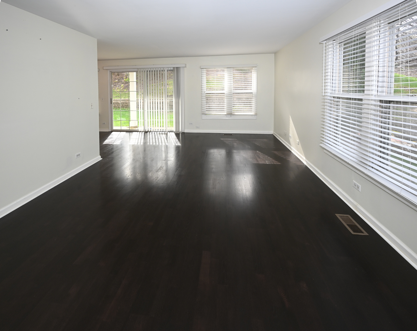 274 Greensboro Court #5, Elk Grove Village, IL 60007