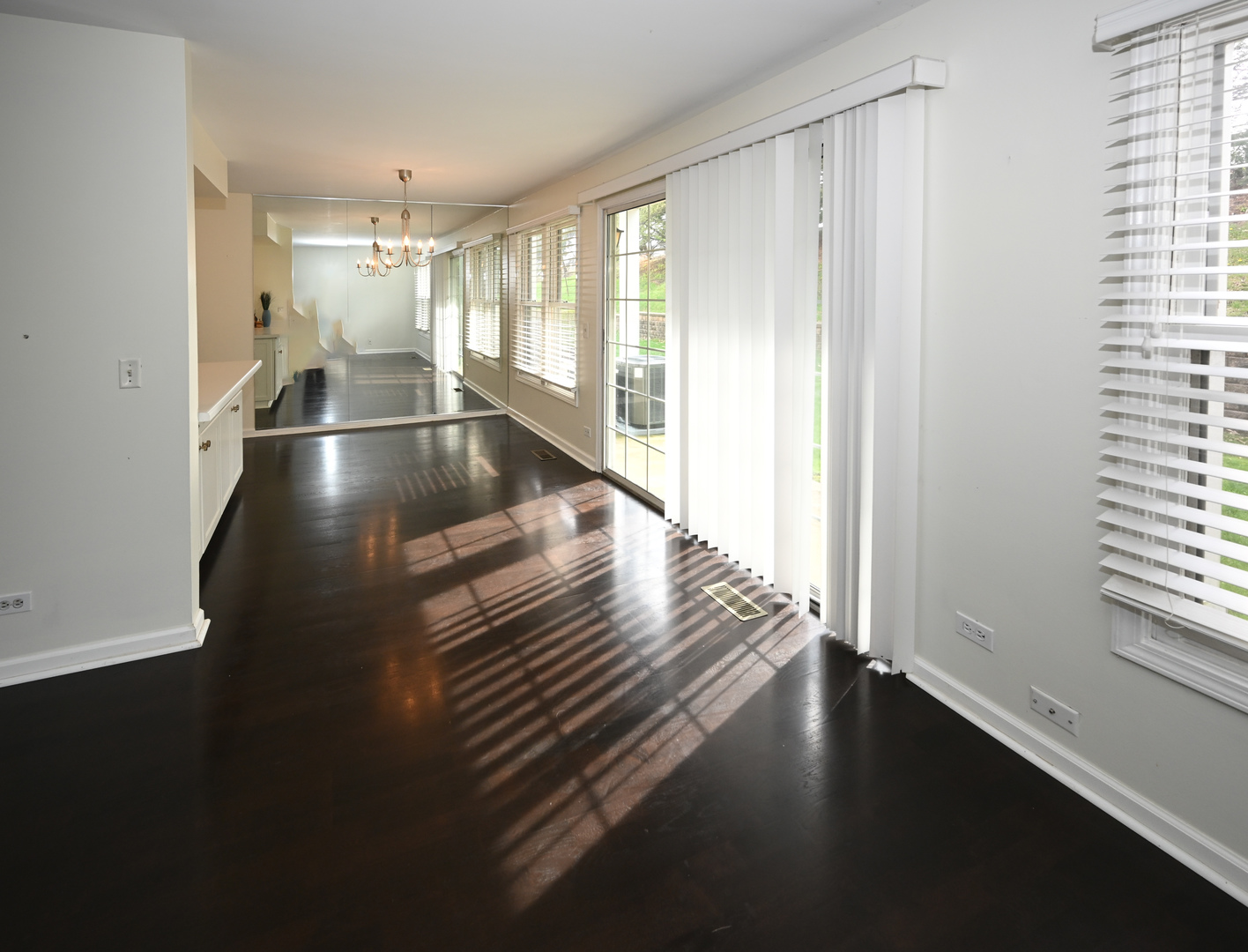 274 Greensboro Court #5, Elk Grove Village, IL 60007