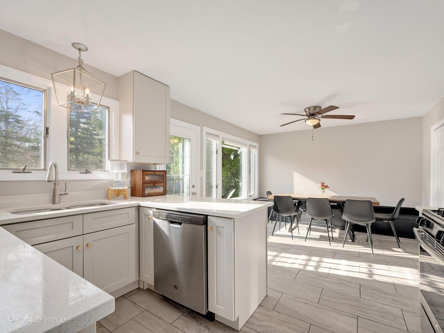 407 10th Court, St. Charles, IL 60174