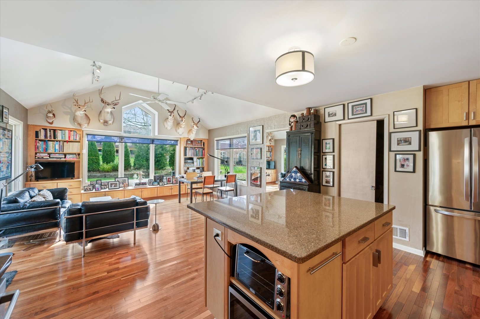 631 S Fern Court, Elmhurst, IL 60126