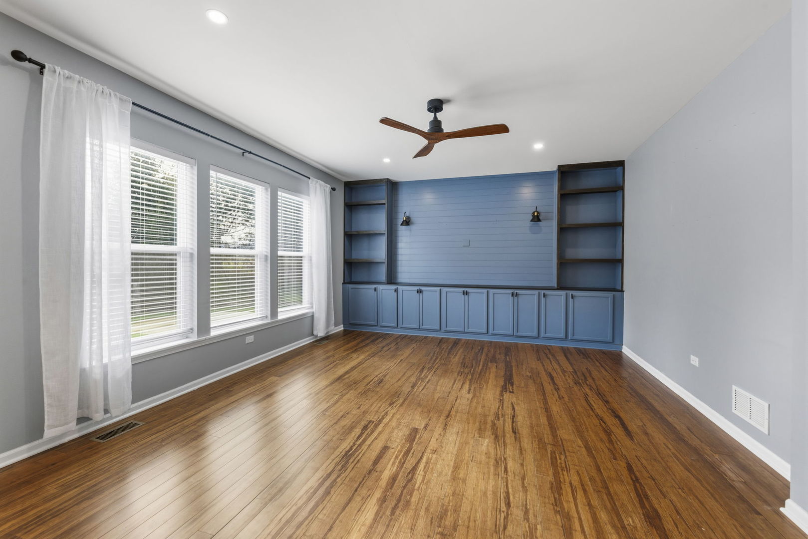 222 Julep Avenue, Oswego, IL 60543