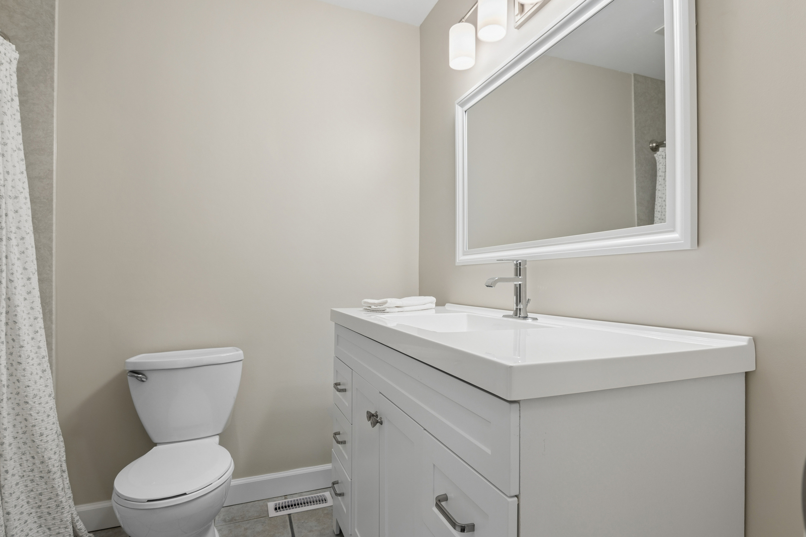 1801 CAMBOURNE Lane, Schaumburg, IL 60194