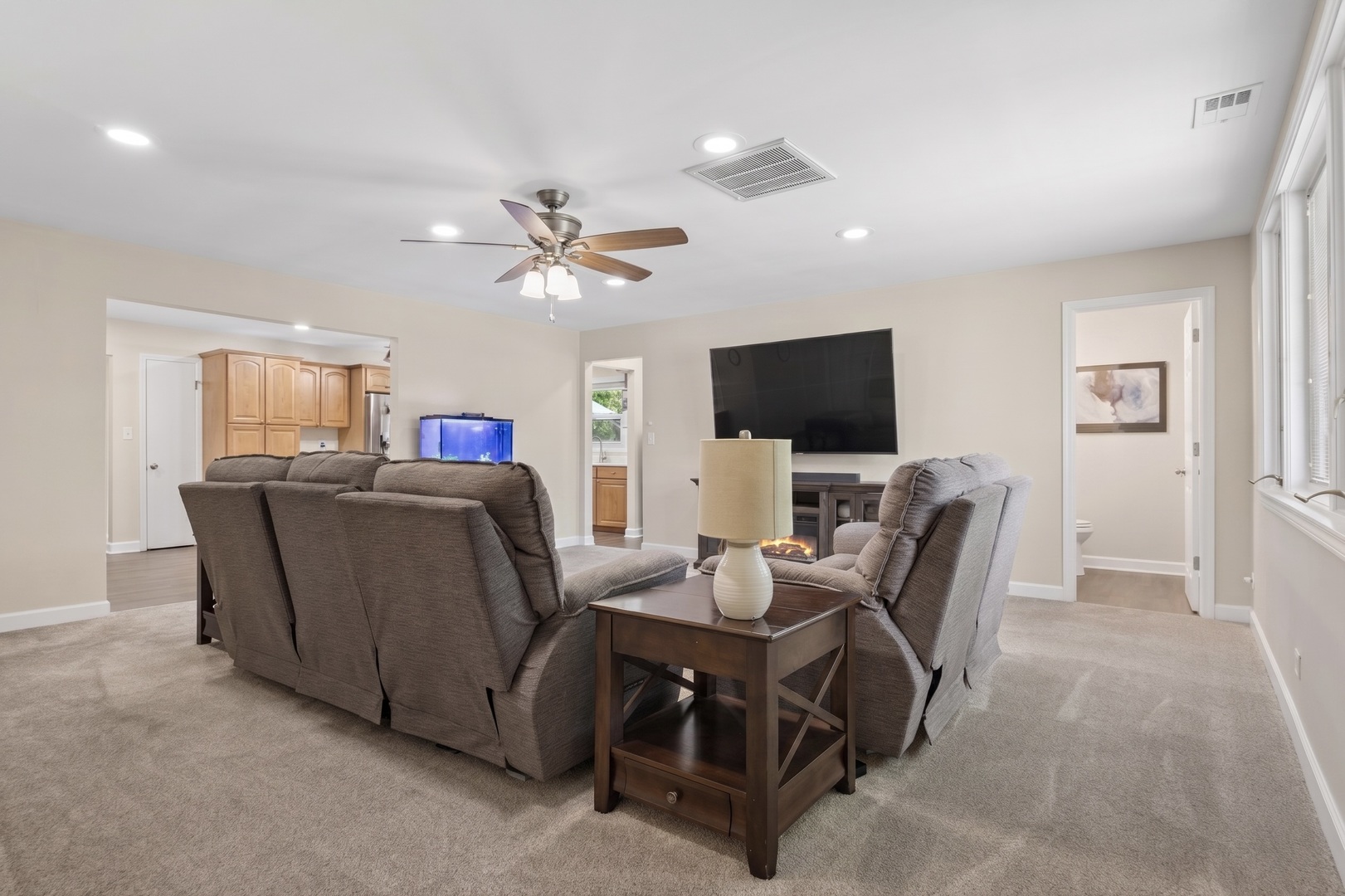 1801 CAMBOURNE Lane, Schaumburg, IL 60194