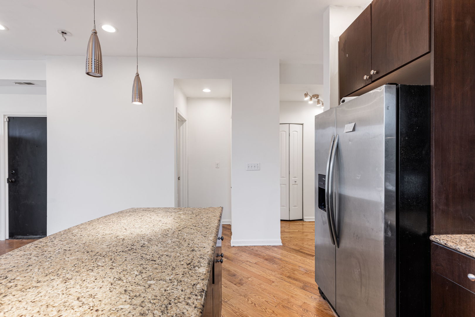 4800 S St Lawrence Avenue #2N, Chicago, IL 60615