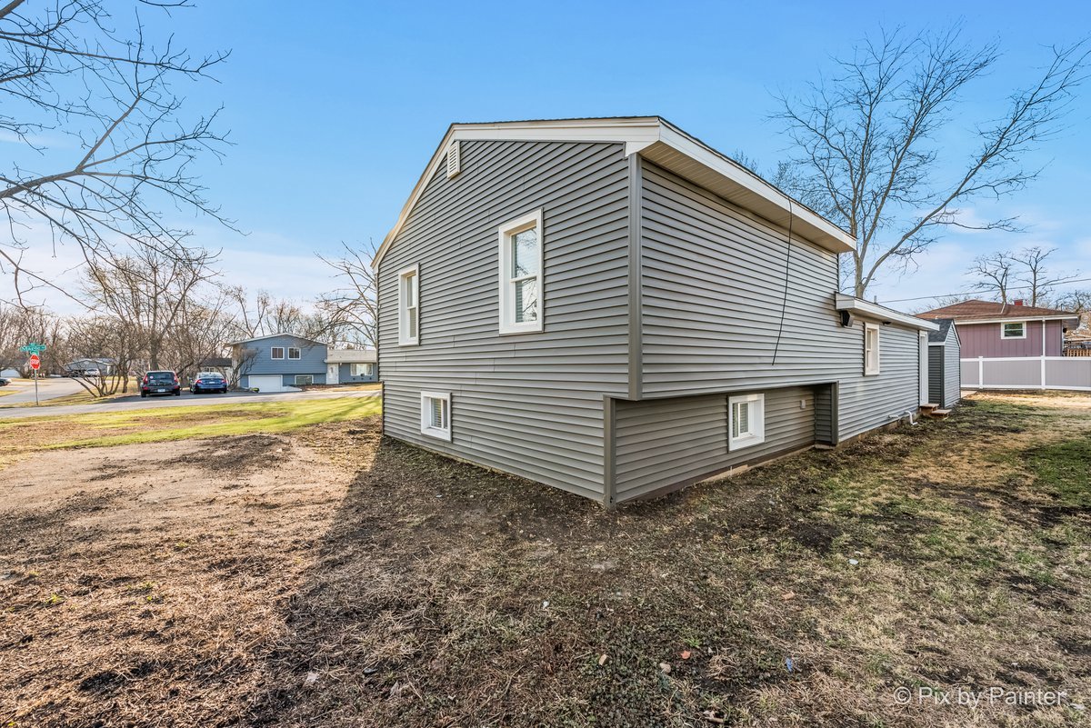 1019 Maple Street, Lake In The Hills, IL 60156