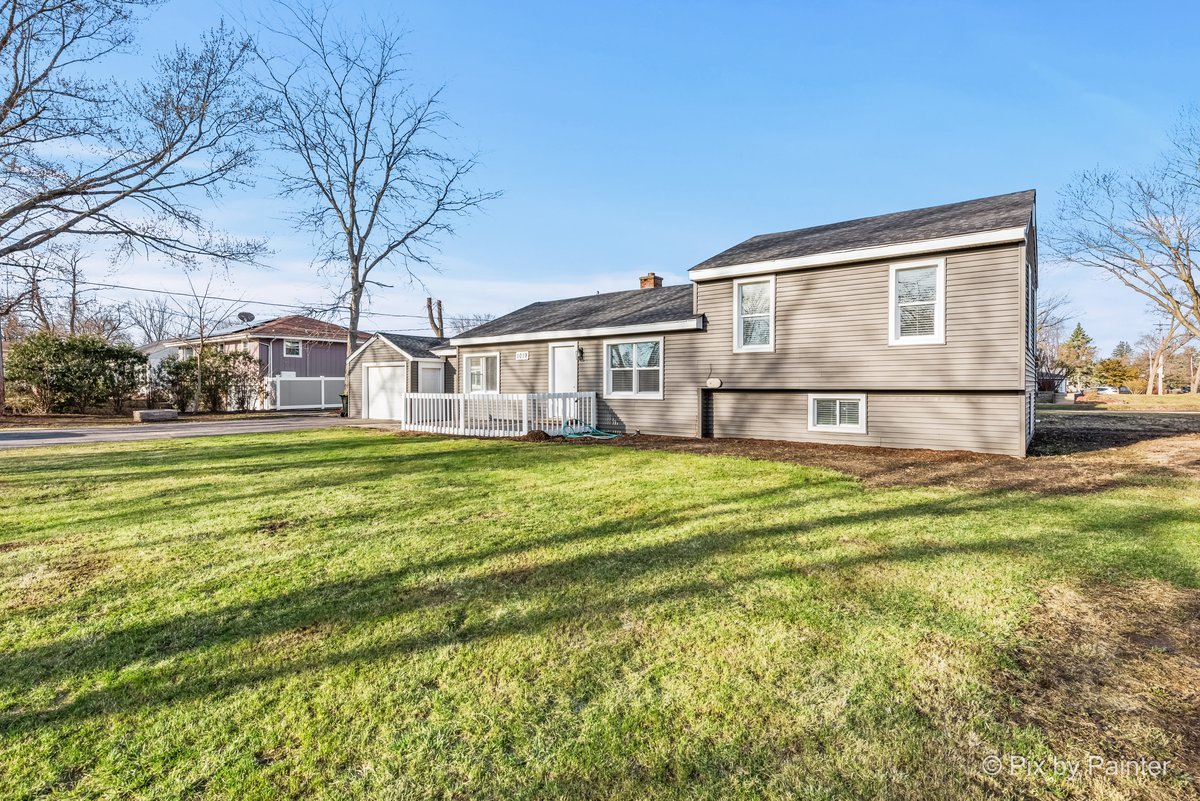 1019 Maple Street, Lake In The Hills, IL 60156