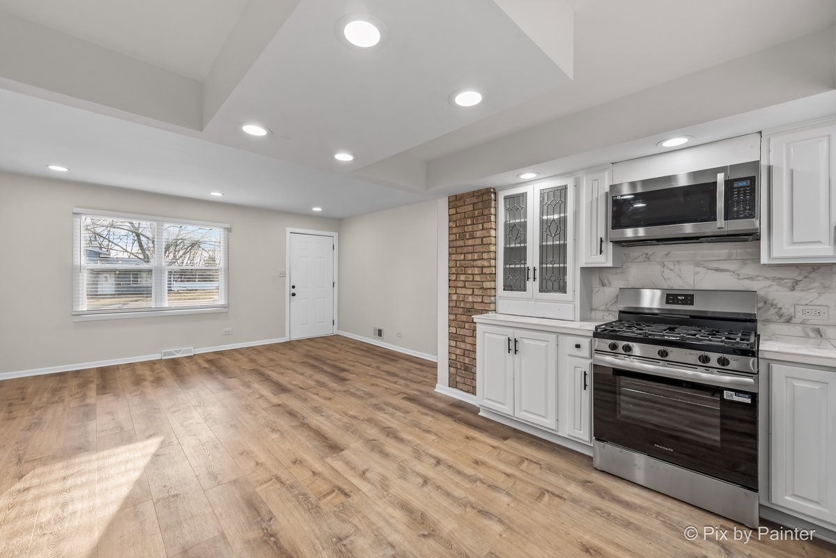 1019 Maple Street, Lake In The Hills, IL 60156