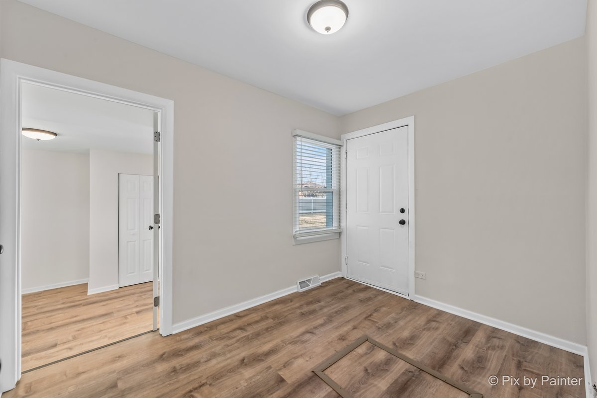 1019 Maple Street, Lake In The Hills, IL 60156