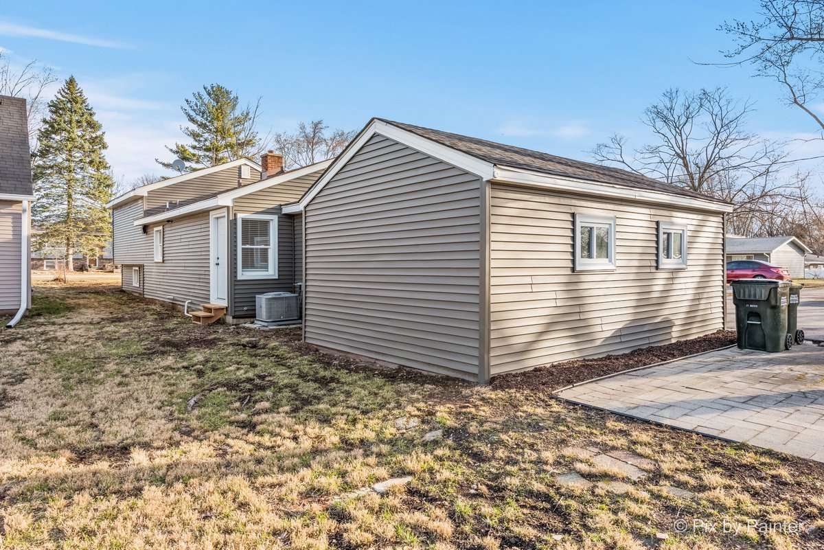 1019 Maple Street, Lake In The Hills, IL 60156