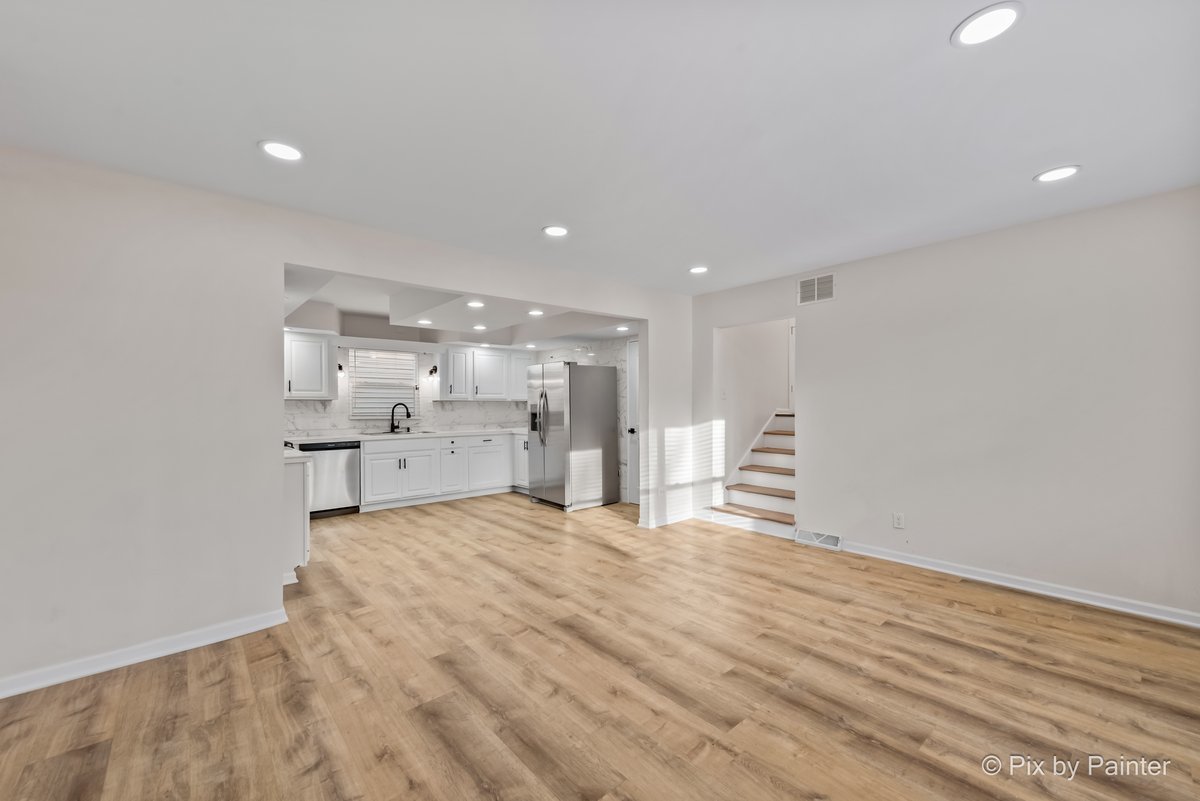 1019 Maple Street, Lake In The Hills, IL 60156