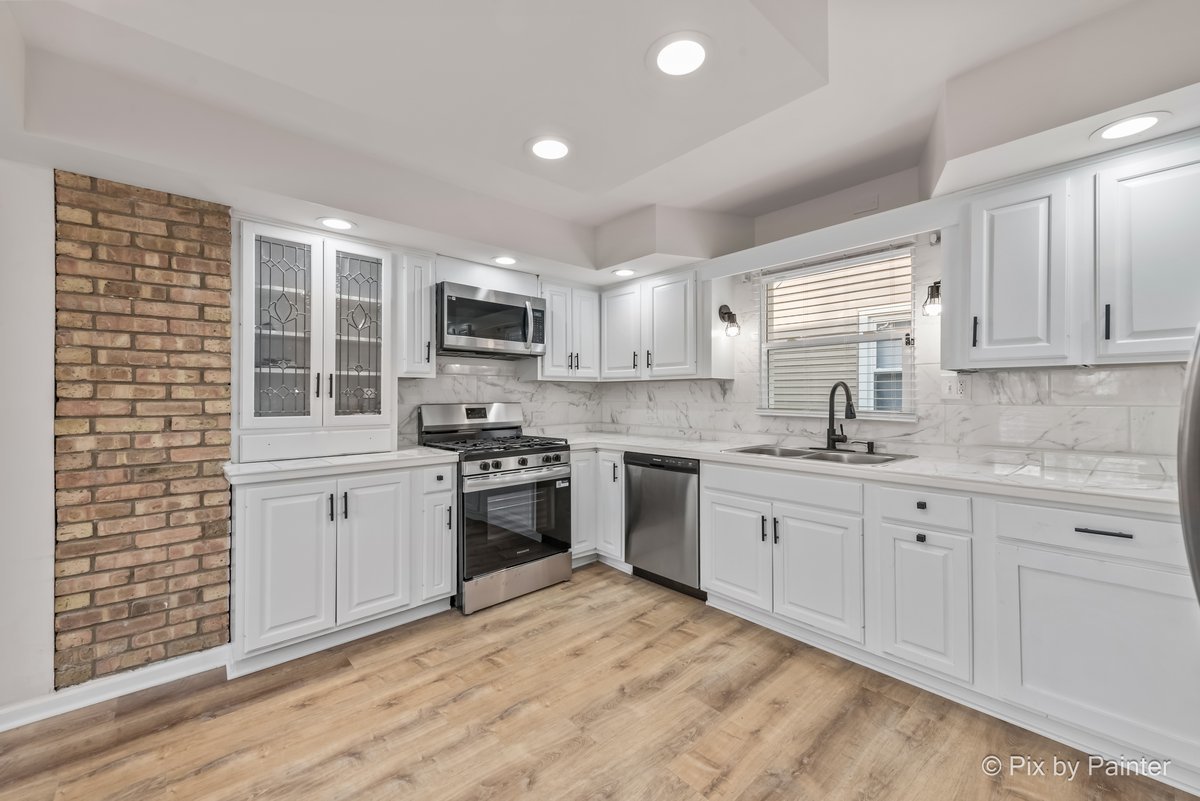 1019 Maple Street, Lake In The Hills, IL 60156