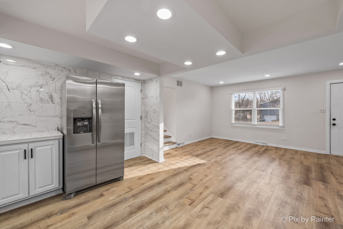 1019 Maple Street, Lake In The Hills, IL 60156