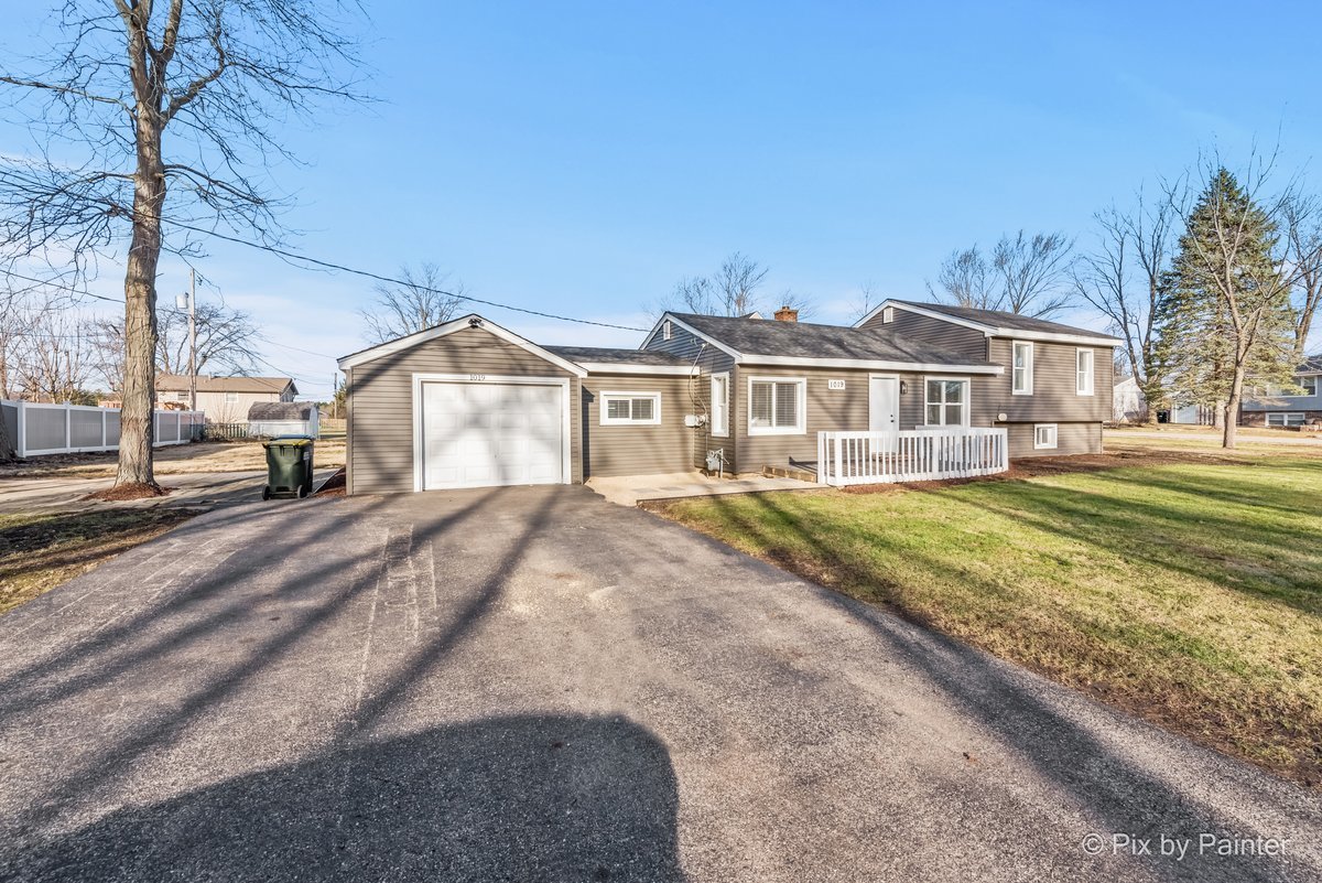 1019 Maple Street, Lake In The Hills, IL 60156