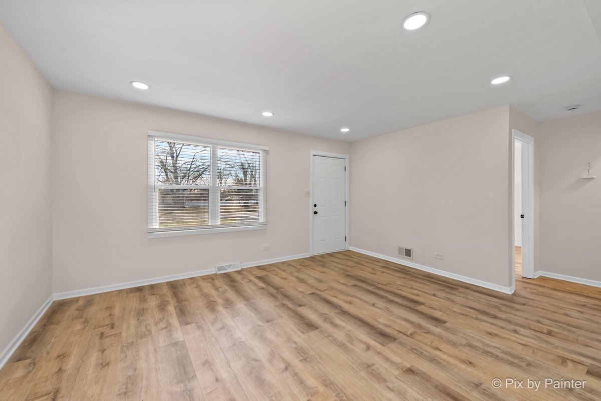 1019 Maple Street, Lake In The Hills, IL 60156