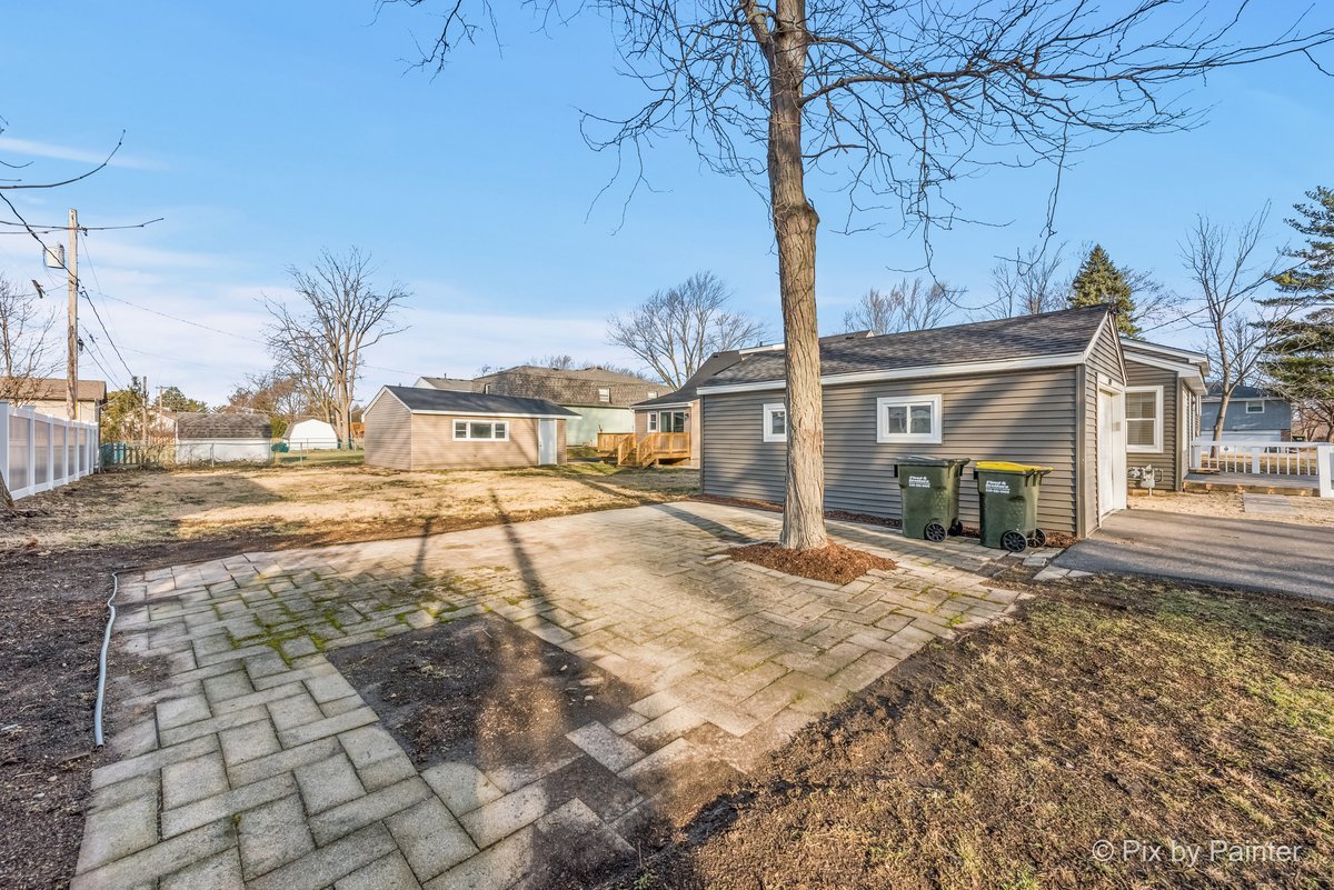 1019 Maple Street, Lake In The Hills, IL 60156