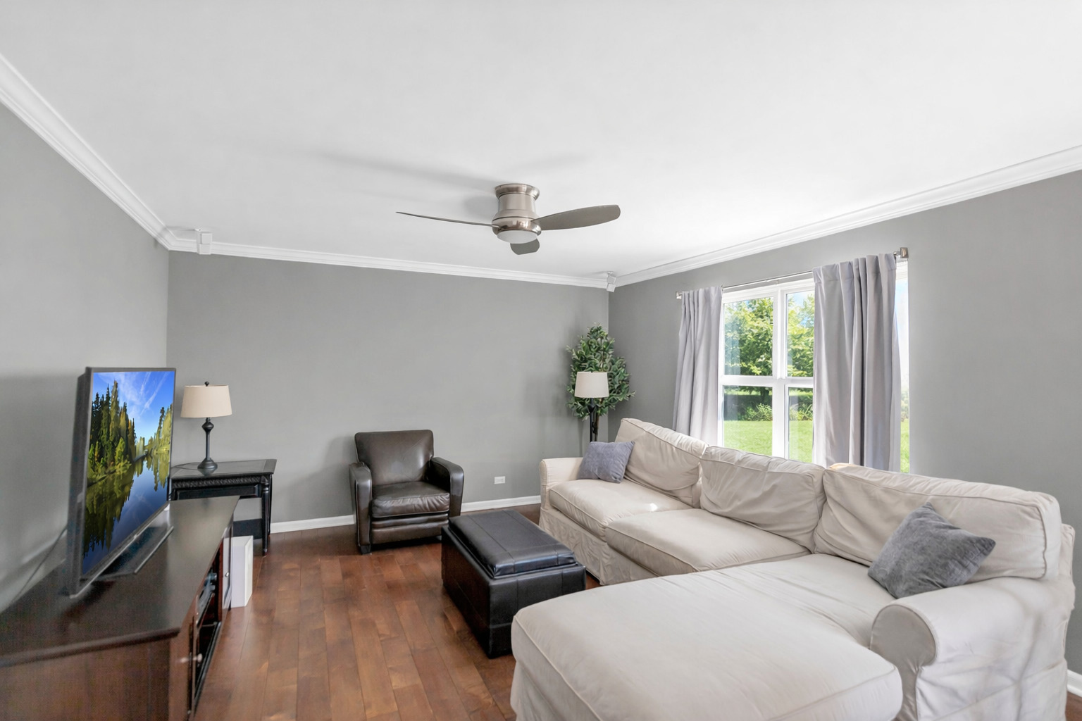 176 Woodland Park Circle, Gilberts, IL 60136