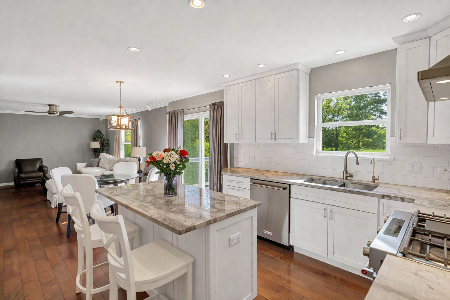 176 Woodland Park Circle, Gilberts, IL 60136