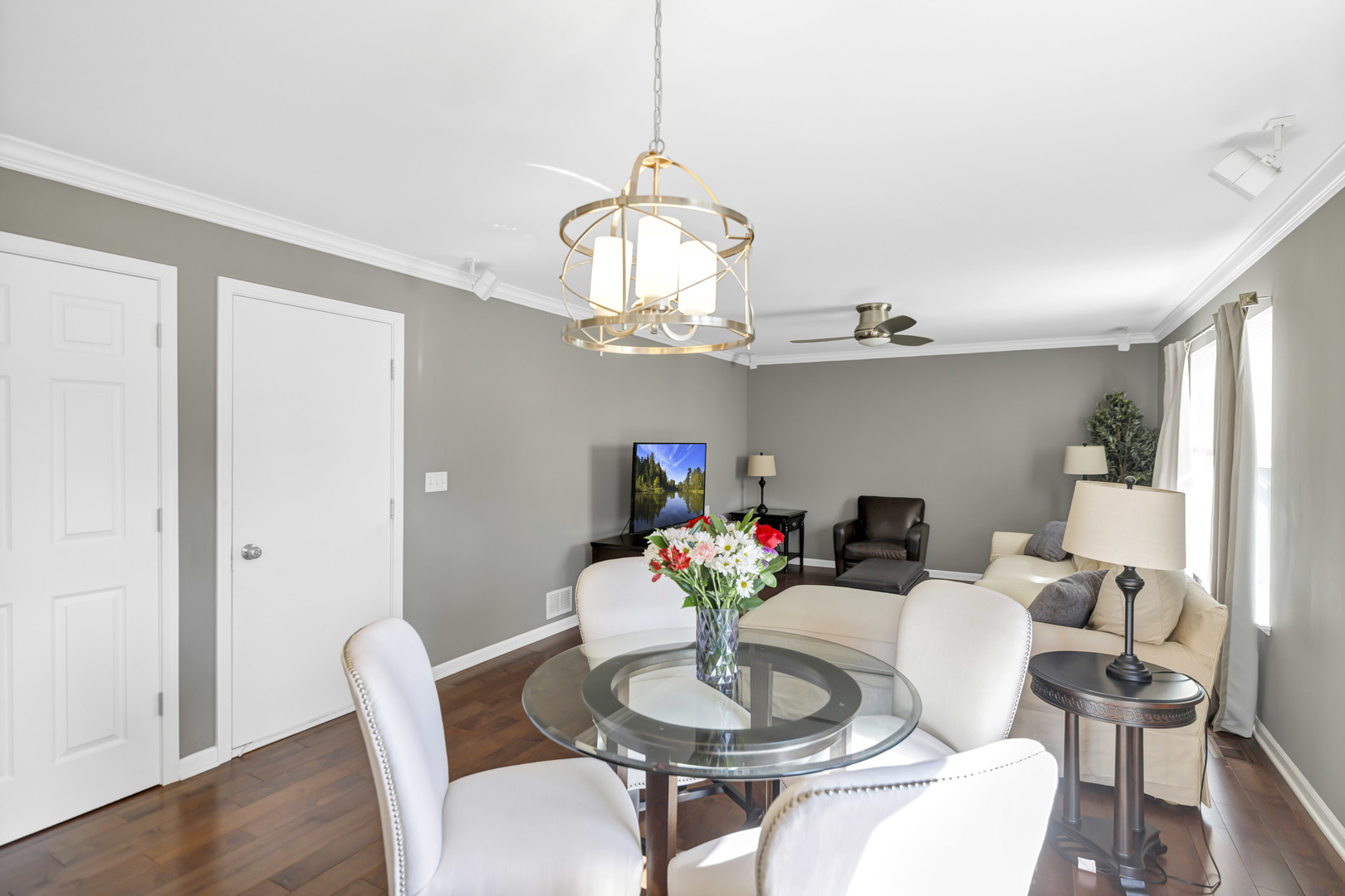 176 Woodland Park Circle, Gilberts, IL 60136