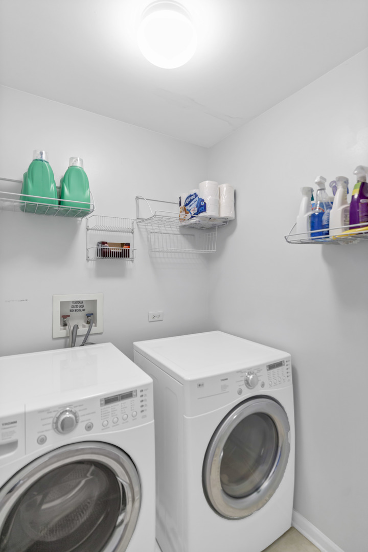 176 Woodland Park Circle, Gilberts, IL 60136