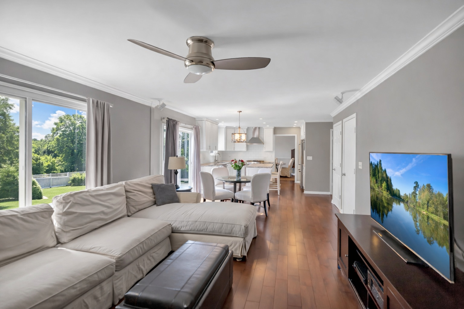 176 Woodland Park Circle, Gilberts, IL 60136