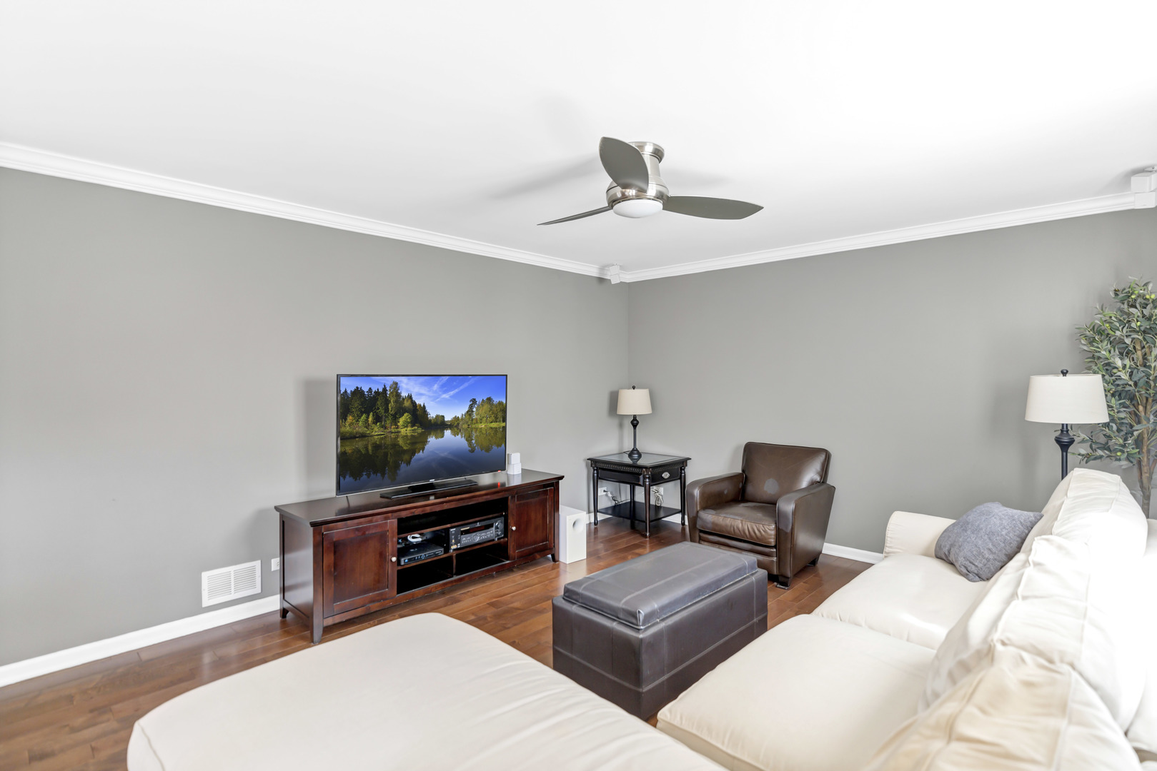 176 Woodland Park Circle, Gilberts, IL 60136