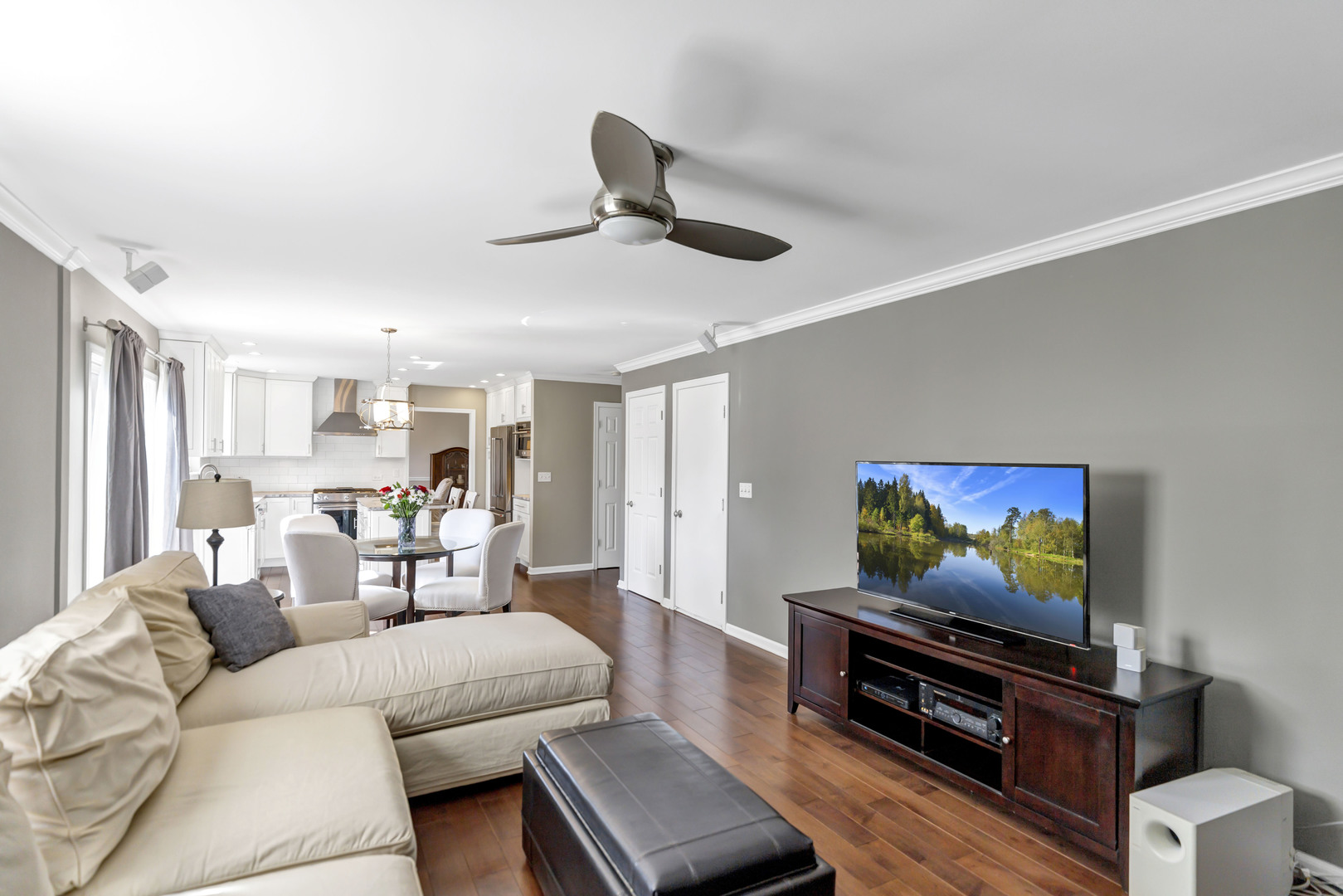 176 Woodland Park Circle, Gilberts, IL 60136