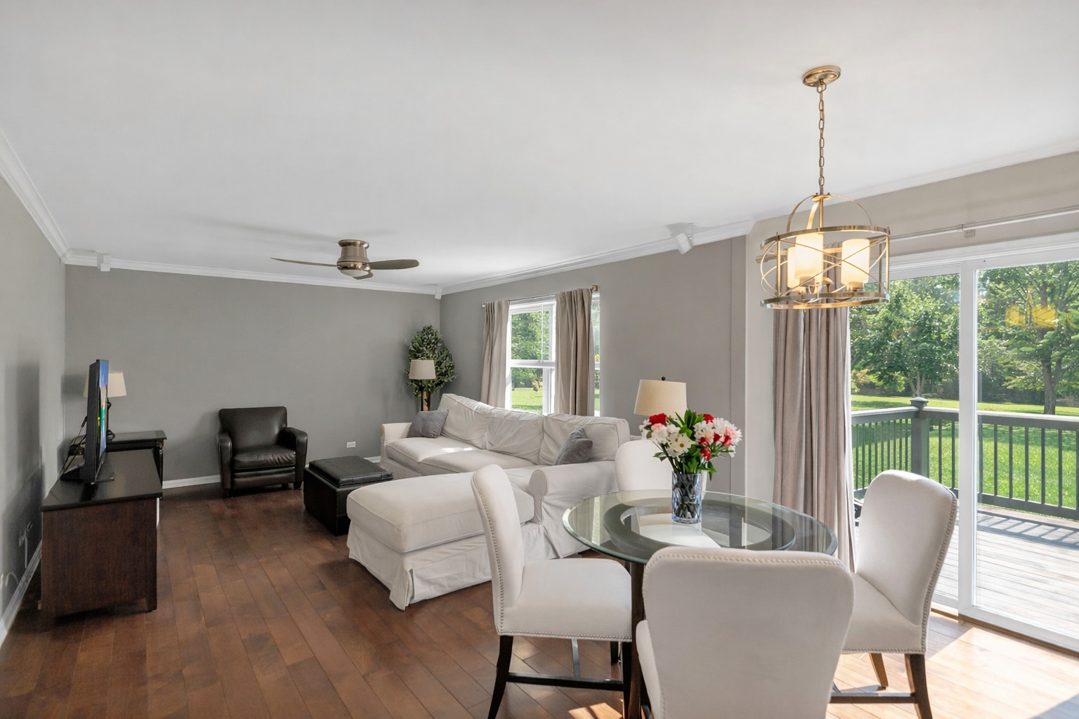 176 Woodland Park Circle, Gilberts, IL 60136