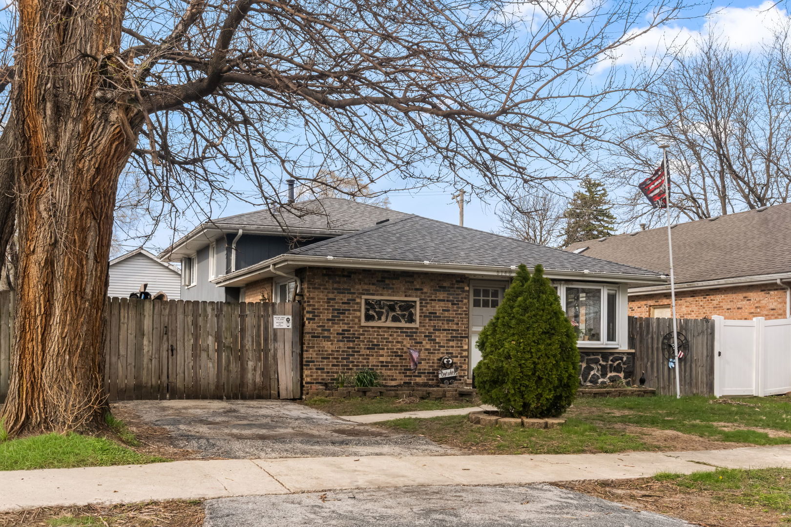 6140 W 99th Street, Oak Lawn, IL 60453