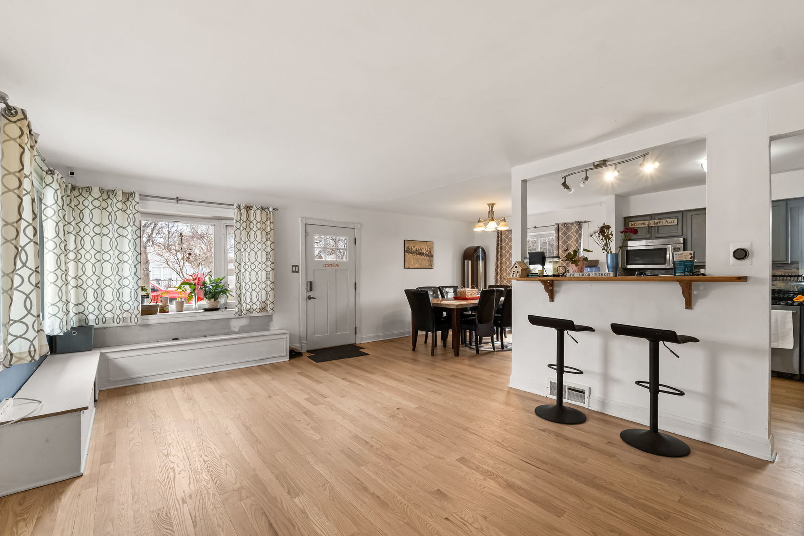 6140 W 99th Street, Oak Lawn, IL 60453