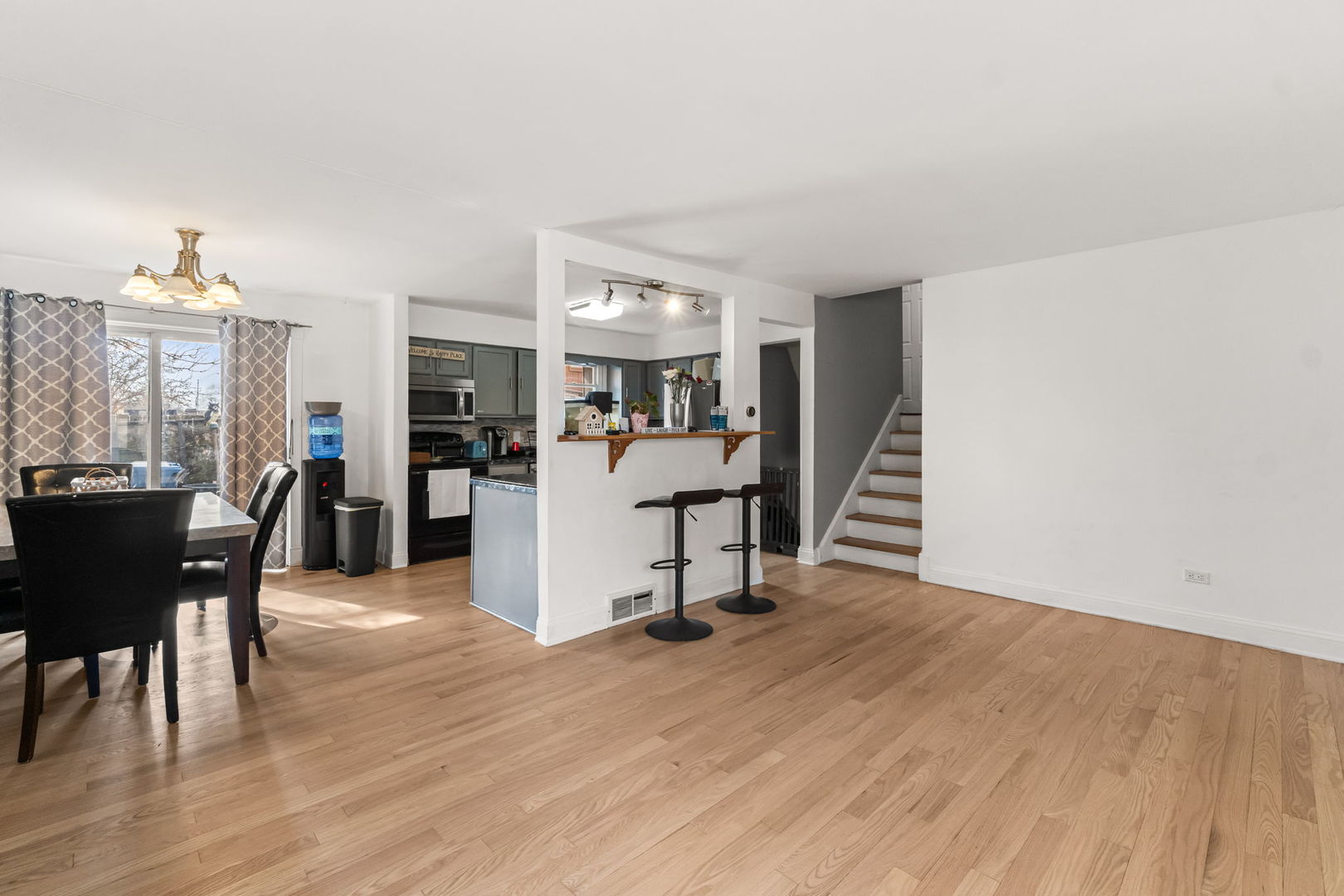 6140 W 99th Street, Oak Lawn, IL 60453