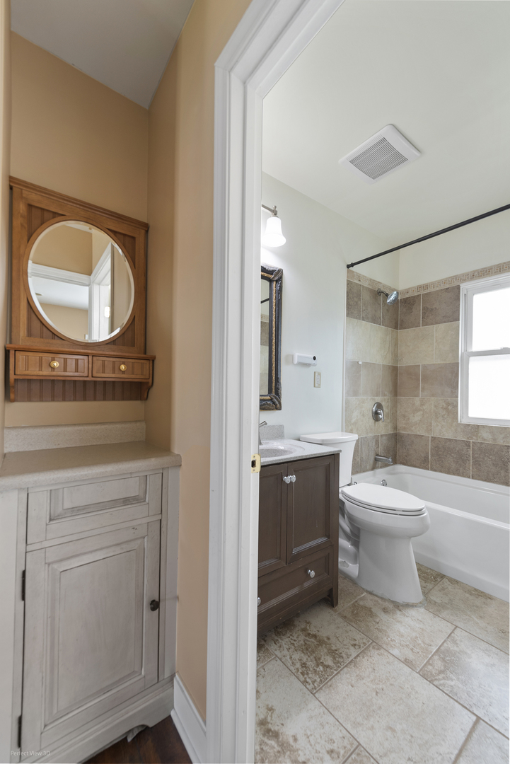 128 Independence Avenue, Joliet, IL 60433