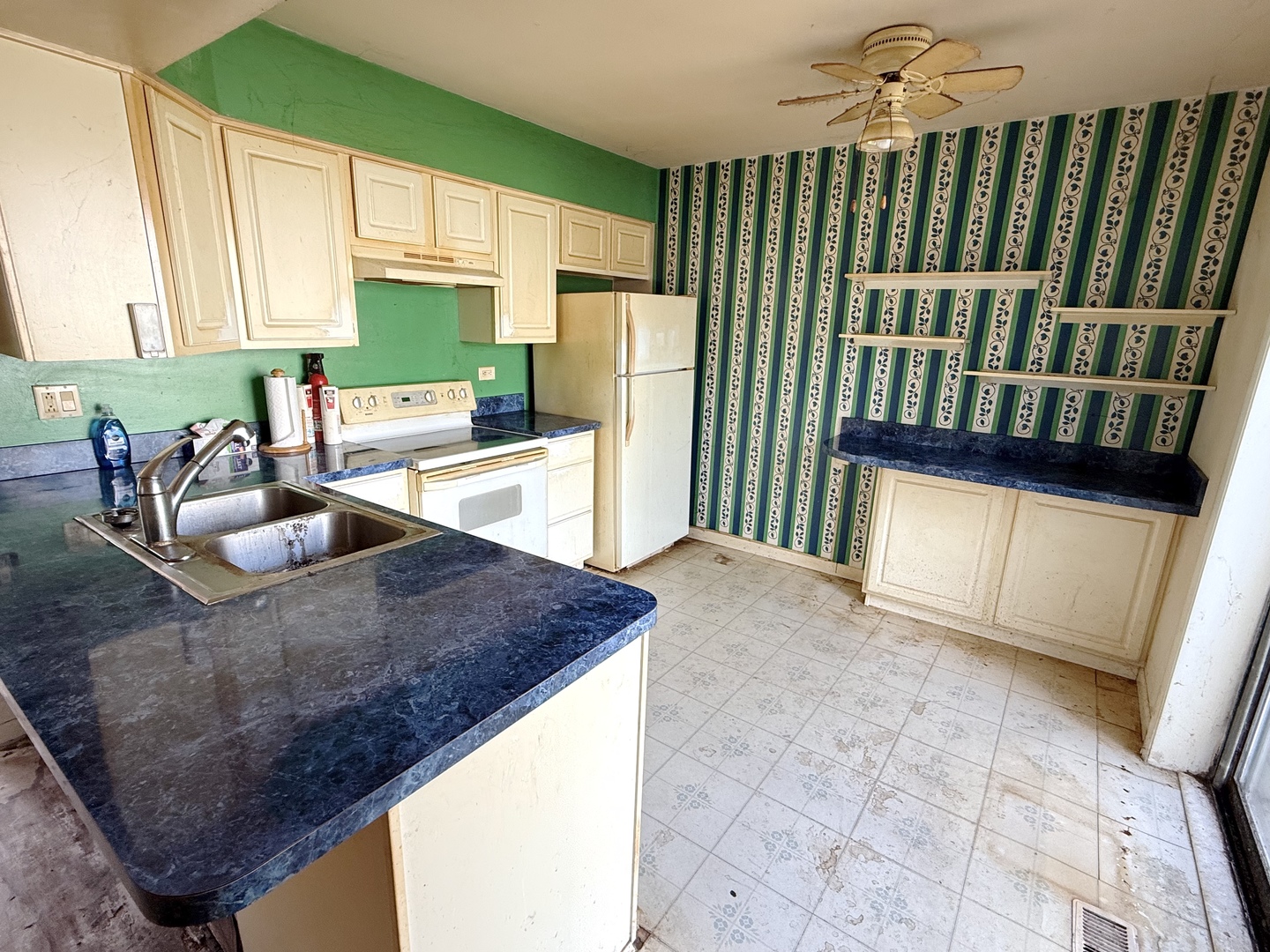 931 Chase Court, Gurnee, IL 60031